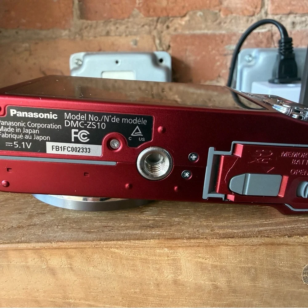 Excellent Condition: Panasonic Lumix digital camera with all accessories